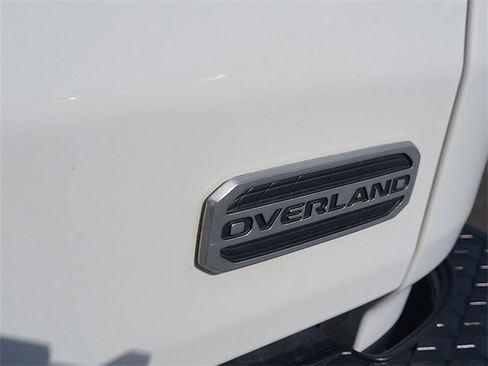 Used 2023 Jeep Gladiator Overland image 12