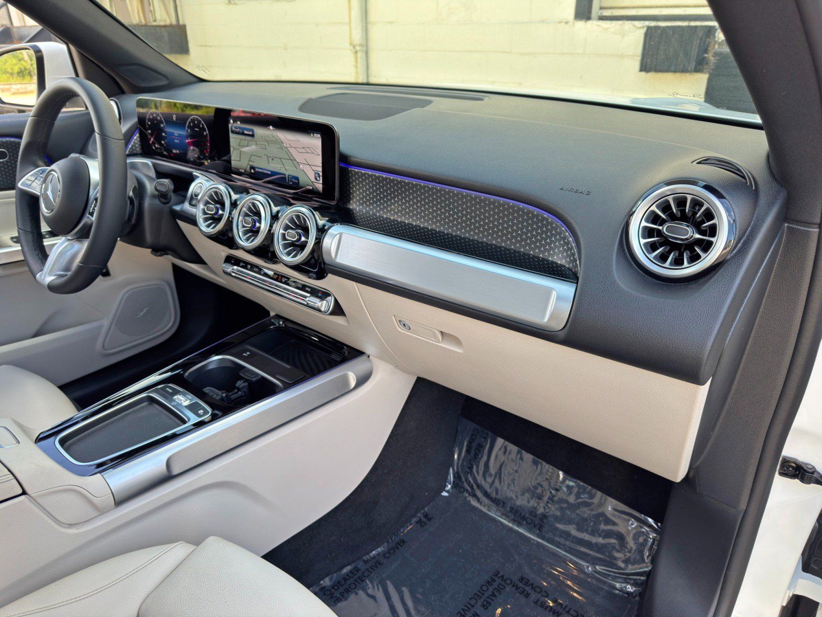 Used 2024 Mercedes-Benz GLB 250 w/ Exclusive Package image 14