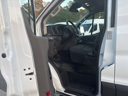 Used 2024 Ford Transit 250 Low Roof w/ Exterior Upgrade Package image 31