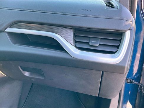 Used 2023 GMC Terrain SLE w/ Driver Convenience Package image 18