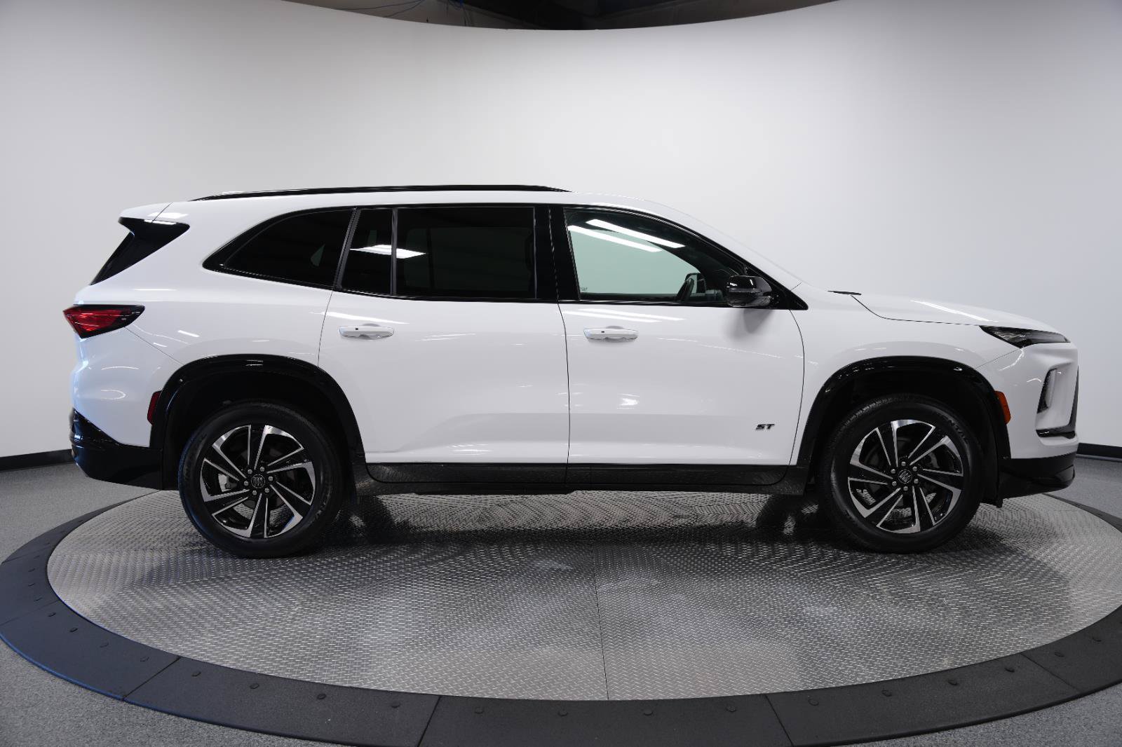 Used 2025 Buick Enclave Sport Touring AWD/4WD image 9