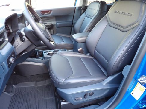 New 2025 Ford Maverick Lariat w/ Black Appearance Package image 16