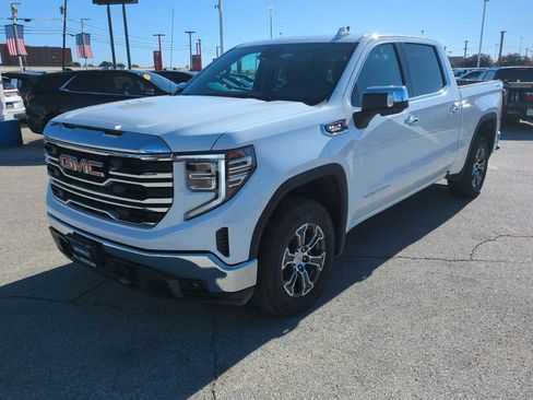 Used 2025 GMC Sierra 1500 SLT image 4
