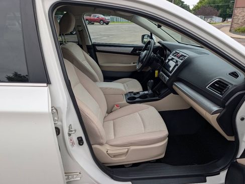 Used 2017 Subaru Outback 2.5i Premium AWD/4WD image 11