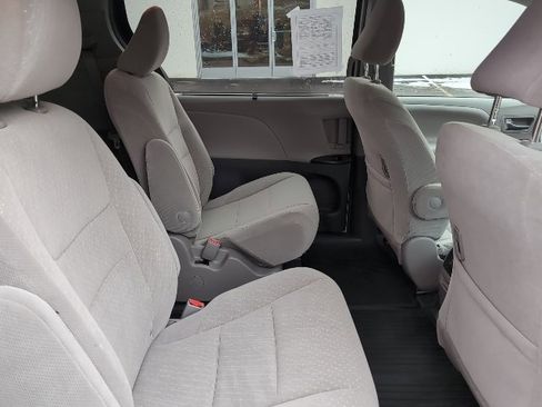 Used 2019 Toyota Sienna LE image 23