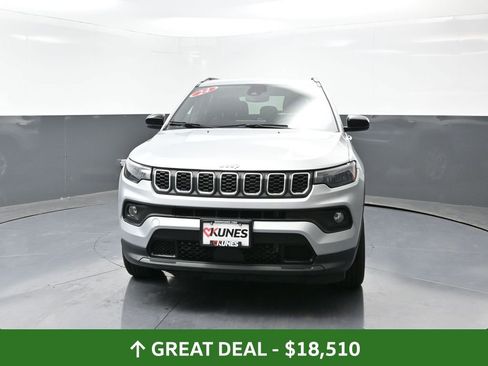 Used 2024 Jeep Compass Latitude image 8