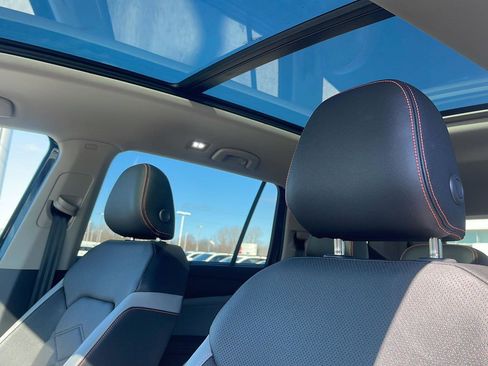 Used 2025 Volkswagen Atlas Peak Edition SE image 8