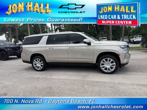 Used 2023 Chevrolet Suburban High Country AWD/4WD image 16