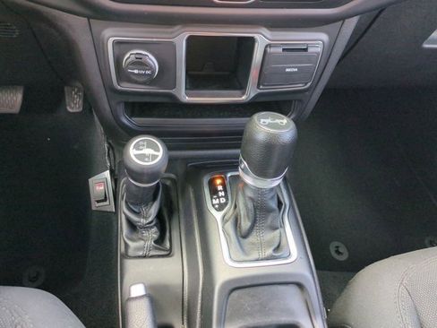 Used 2018 Jeep Wrangler Sport image 18