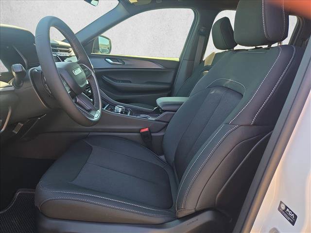New 2026 Jeep Grand Cherokee Laredo RWD image 4