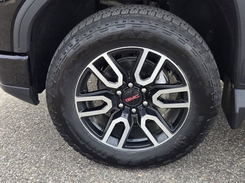 Used 2024 GMC Sierra 1500 AT4 w/ AT4 Premium Package image 8