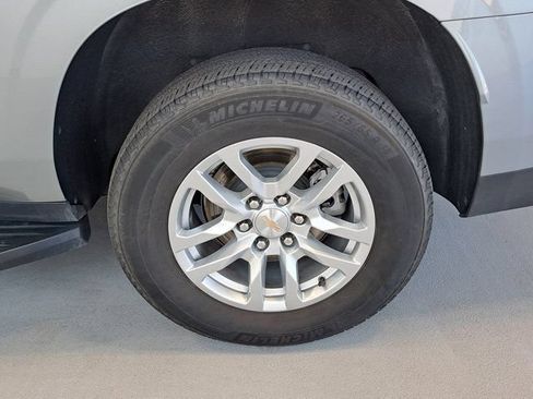 Used 2024 Chevrolet Suburban LT AWD/4WD image 35