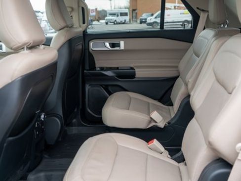 Used 2020 Ford Explorer Limited w/ Class III Trailer Tow Package image 12