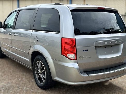 Used 2017 Dodge Grand Caravan SXT FWD image 11