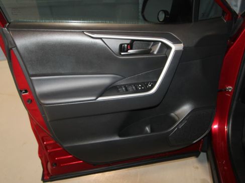 Used 2022 Toyota RAV4 LE image 5