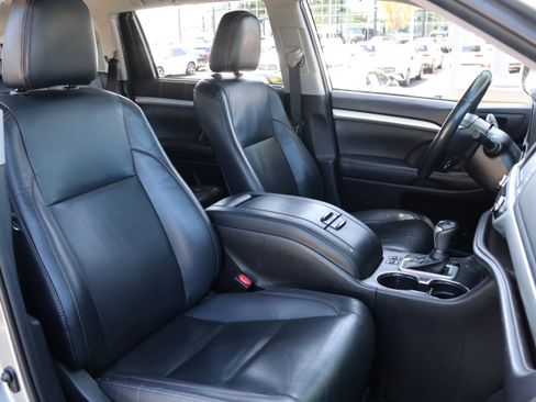 Used 2019 Toyota Highlander XLE image 35