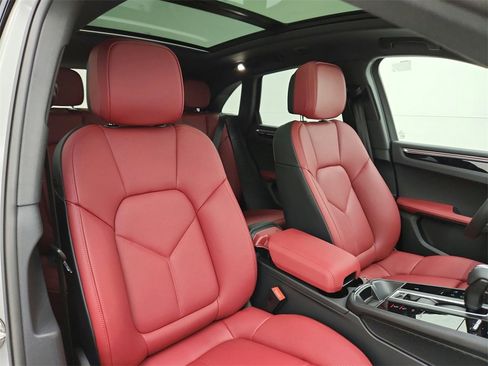 Used 2025 Porsche Macan image 20