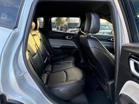 Certified 2025 Jeep Compass Limited image 25