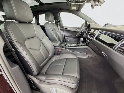 New 2026 Porsche Macan Turbo image 32