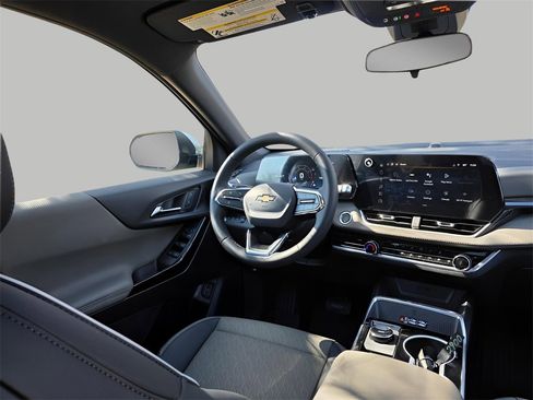 New 2026 Chevrolet Equinox LT w/ Convenience Package II image 11