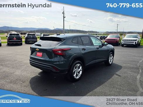 Used 2025 Chevrolet Trax LS w/ LS Convenience Package image 27