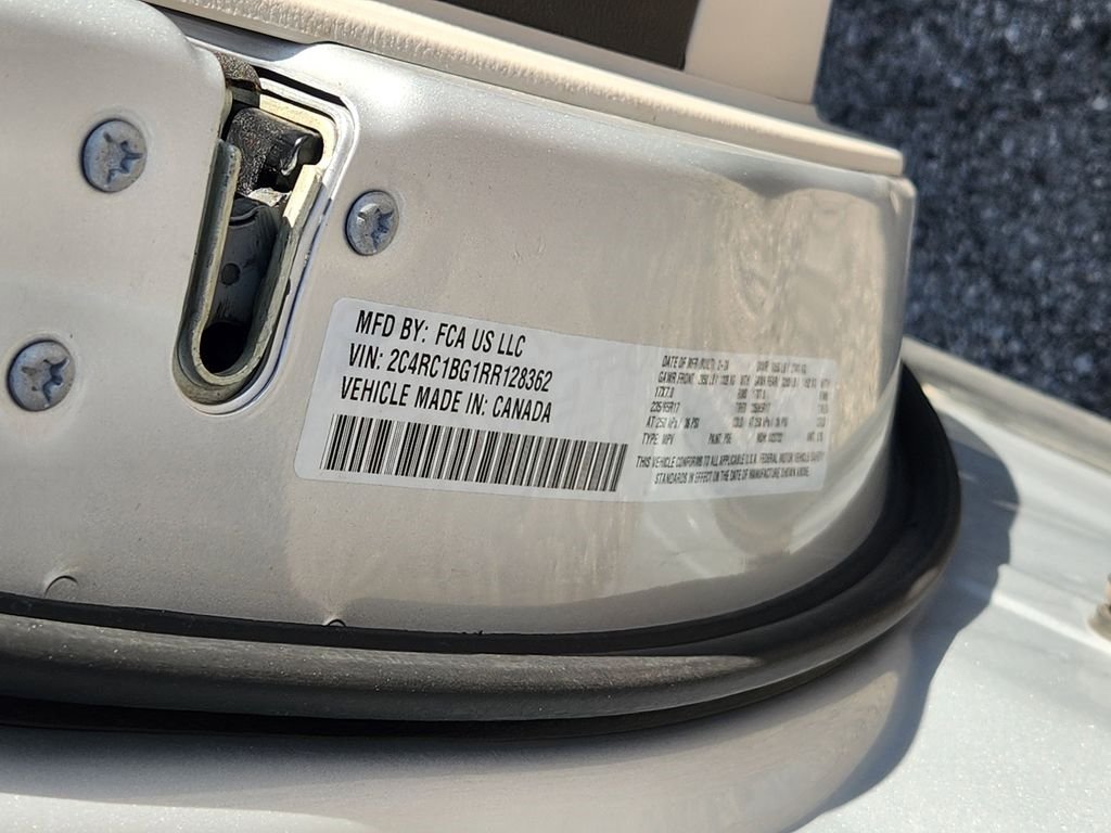 Used 2024 Chrysler Pacifica Touring-L FWD image 34