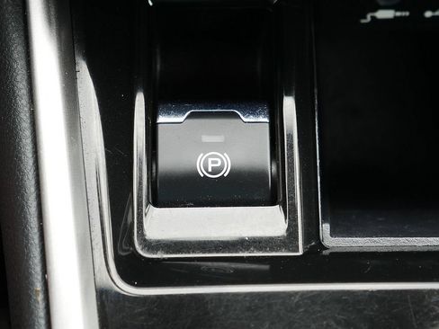 Used 2024 Subaru Outback Premium AWD/4WD image 40