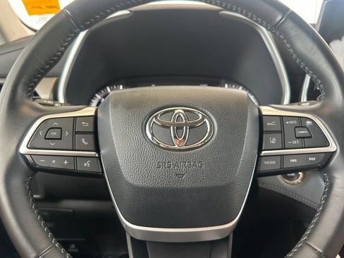 Certified 2023 Toyota Highlander XLE AWD/4WD image 28