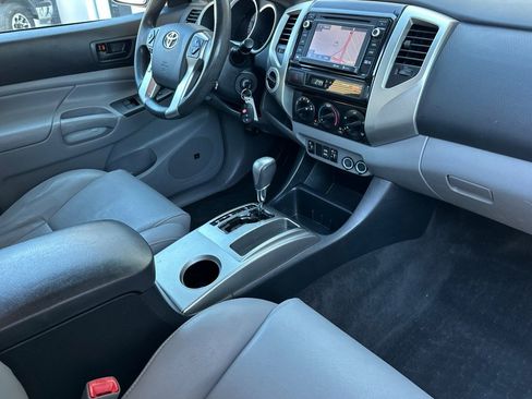 Used 2014 Toyota Tacoma 4x4 Double Cab w/ Limited Package image 15