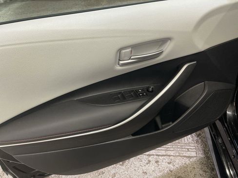 Used 2025 Toyota Corolla SE image 13