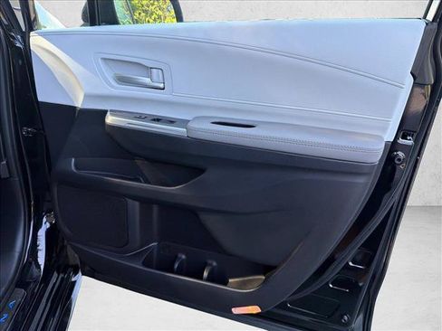 Used 2026 Toyota Sienna XLE FWD image 14