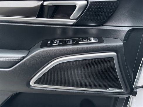 Used 2025 Kia Telluride S image 17