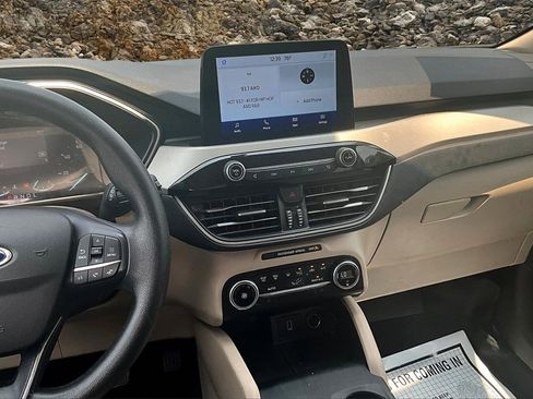 Used 2020 Ford Escape SE image 6