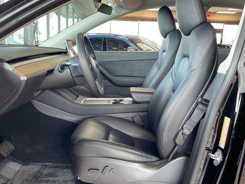 Used 2022 Tesla Model Y Long Range image 11