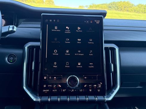 Used 2025 GMC Acadia Elevation image 18