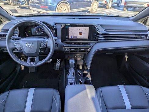 Used 2025 Toyota Camry SE image 12