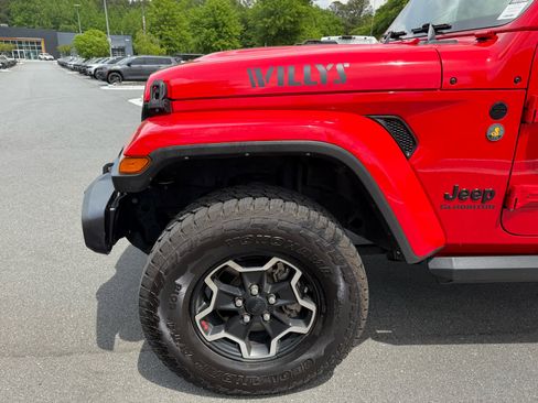 Used 2021 Jeep Gladiator Sport image 10