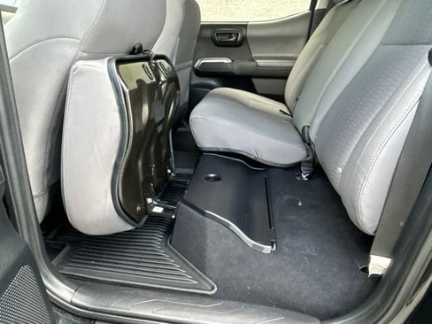 Used 2018 Toyota Tacoma SR5 AWD/4WD image 37