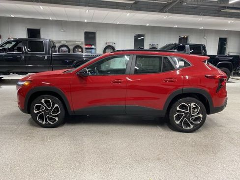 New 2026 Chevrolet Trax RS w/ Sunroof Package FWD image 8
