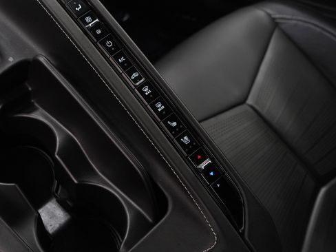 Used 2021 Chevrolet Corvette Stingray Premium Cpe w/ Z51 Performance Package image 30