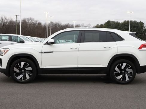 Used 2025 Volkswagen Atlas Cross Sport SE image 4