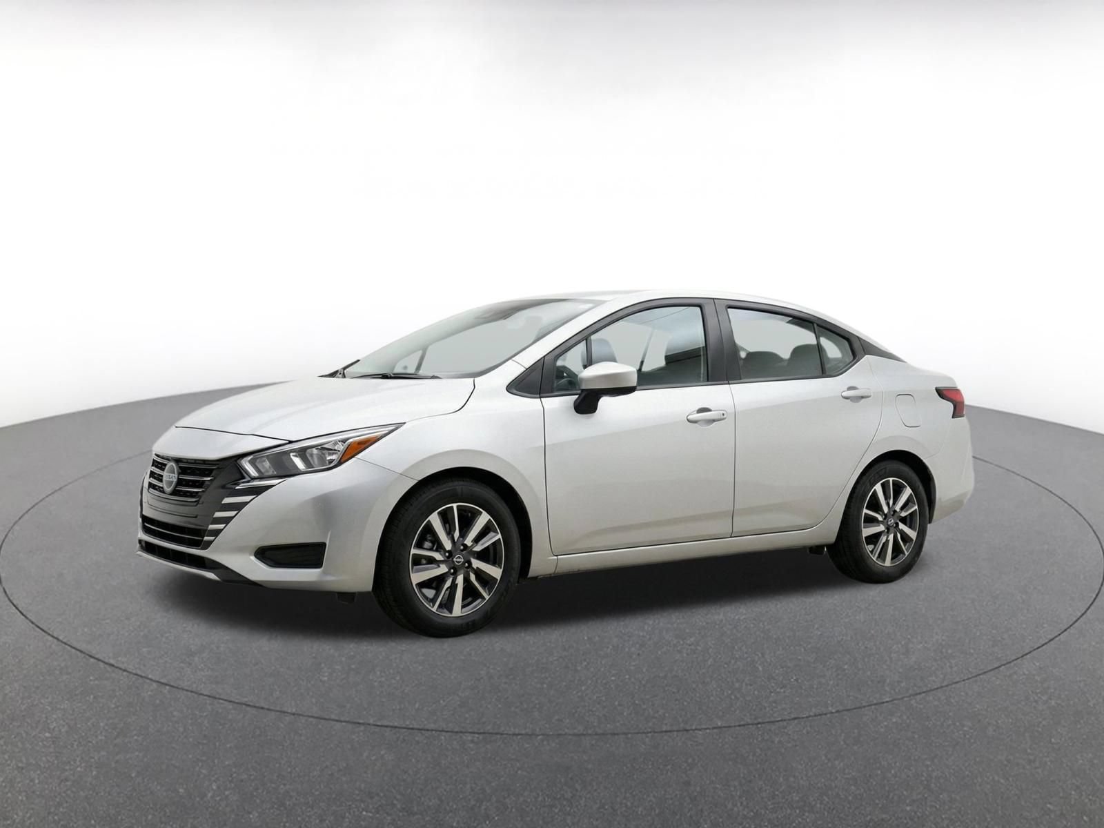 Used 2025 Nissan Versa SV FWD image 3