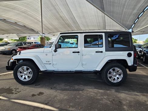 Used 2018 Jeep Wrangler Unlimited Sahara w/ Connectivity Group AWD/4WD image 10