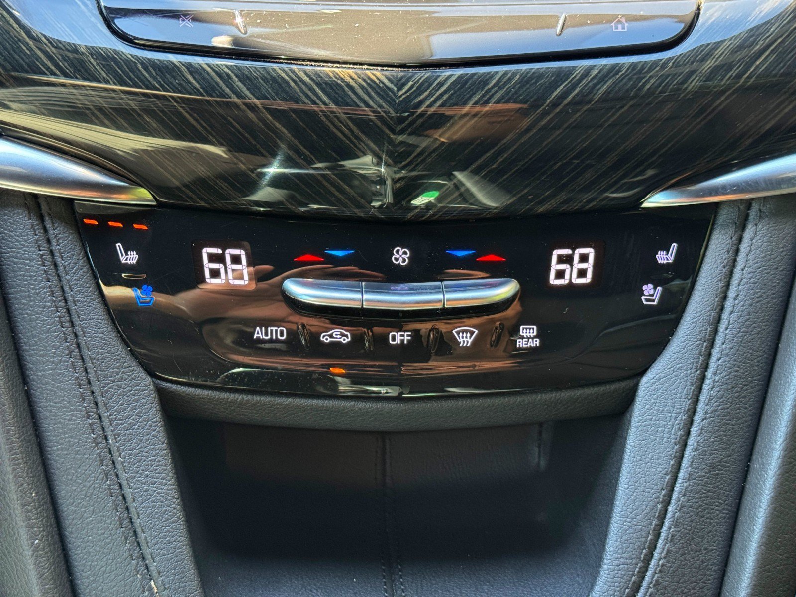 Used 2022 Cadillac XT6 Premium Luxury w/ Technology Package FWD image 30