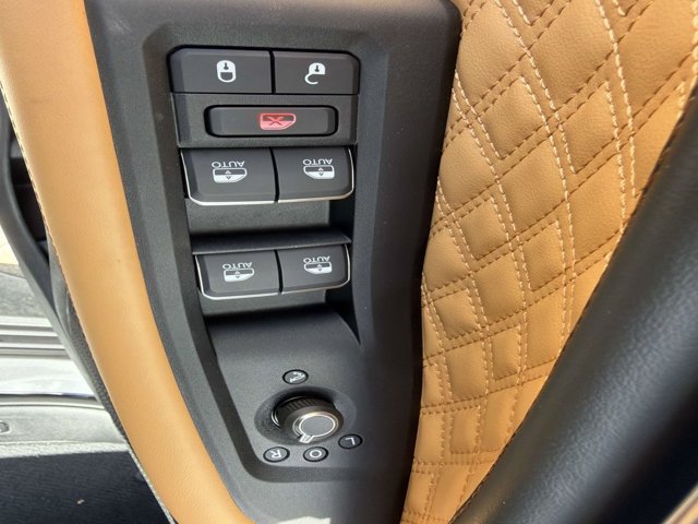 Used 2025 Jeep Grand Cherokee Summit w/ Obsidian Package AWD/4WD image 9