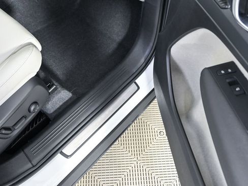 Used 2024 Volvo XC40 B5 Ultimate w/ Protection Package Premier image 27