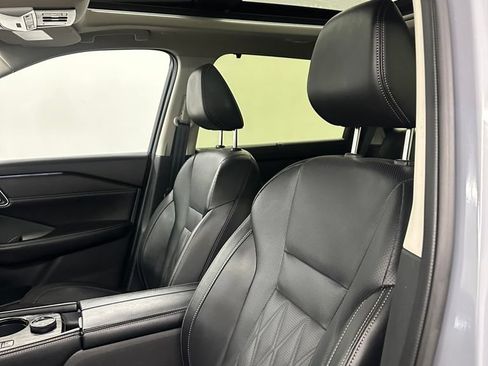 Used 2024 Nissan Rogue Platinum w/ Platinum Premium Package AWD/4WD image 12
