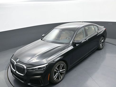 Used 2022 BMW 740i xDrive w/ M Sport Package image 32