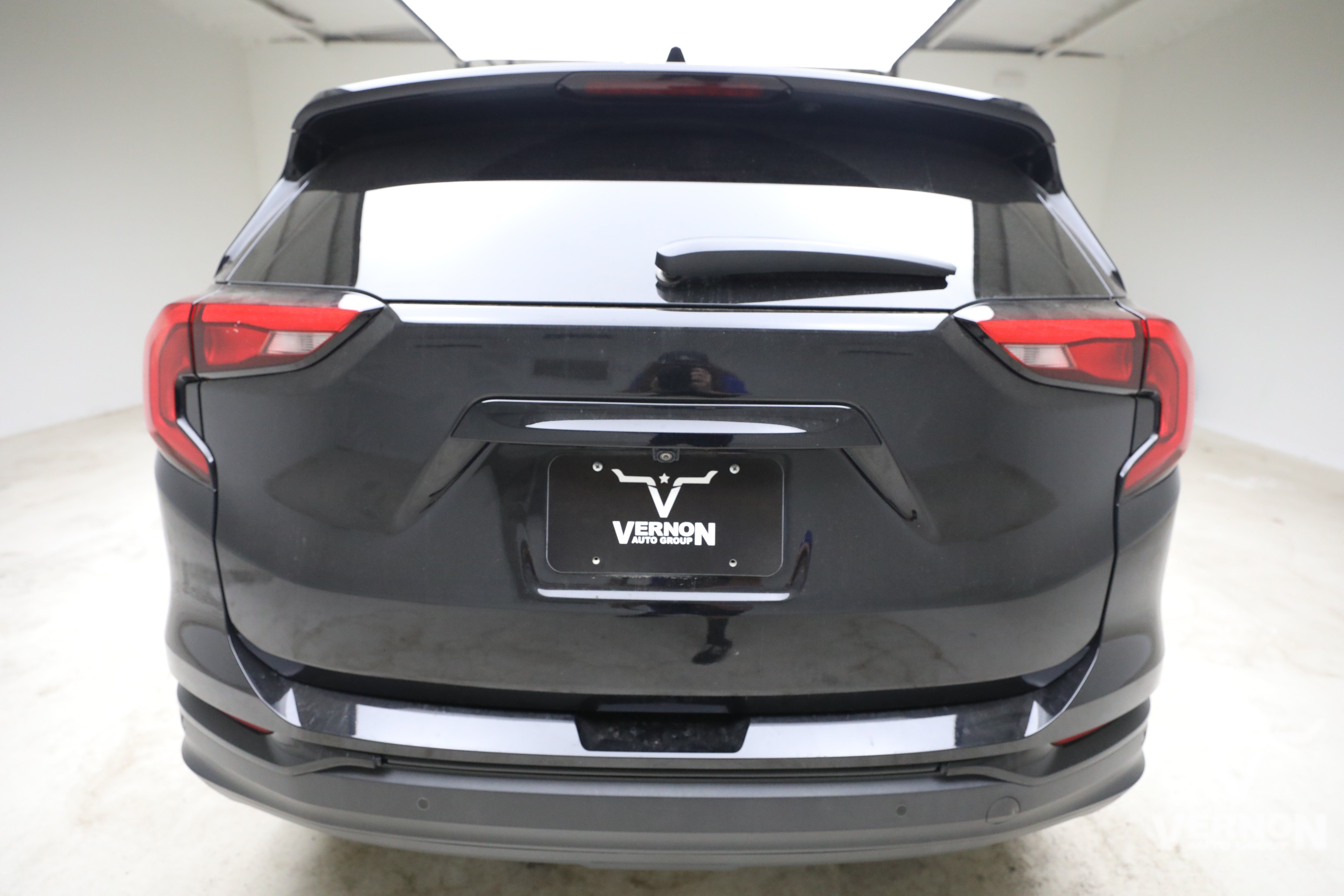 Used 2021 GMC Terrain SLT w/ Infotainment Package II FWD image 3