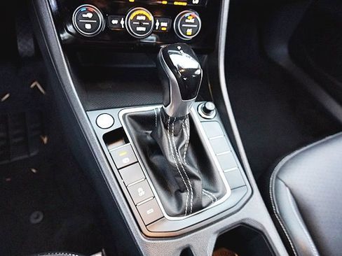 Used 2024 Volkswagen Jetta SE image 27